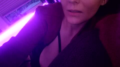 horneymomnextdoor online show from March 13, 4:36 am