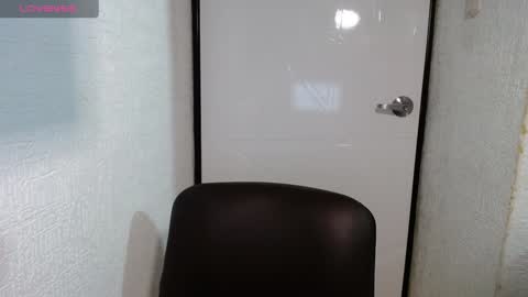 Snapshot of horny_and_daring chatting on January 6, 12:24 pm horny and daring online show from January 6, 12:24 pm