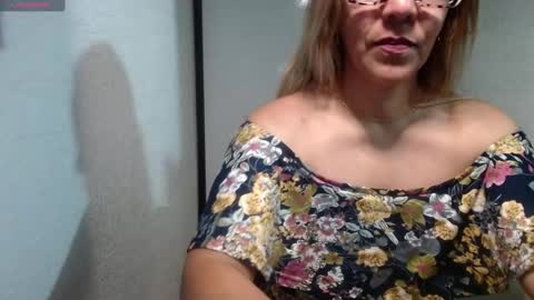 Snapshot of horny_and_daring chatting on March 6, 11:14 am horny and daring online show from March 6, 11:14 am