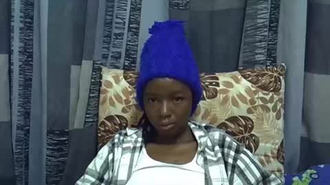 Leila online show from April 25, 6:05 pm