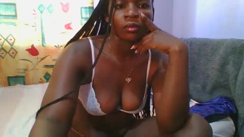 Snapshot of horny_hearts chatting on February 19, 1:50 pm phanice online show from February 19, 1:50 pm