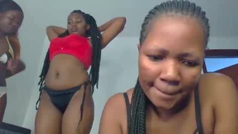 Snapshot of horny_lainie chatting on October 8, 7:07 pm horny_lainie online show from October 8, 7:07 pm