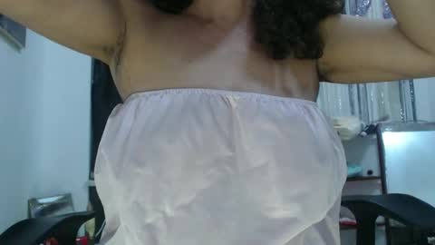 Snapshot of horny_mommy17 chatting on January 21, 5:41 pm armina online show from January 21, 5:41 pm