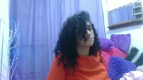 Snapshot of horny_mommy17 chatting on October 6, 11:42 pm armina online show from October 6, 11:42 pm