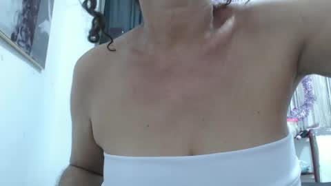 Snapshot of horny_mommy17 chatting on December 26, 3:53 pm armina online show from December 26, 3:53 pm
