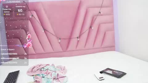 Khloe  online show from July 31, 11:55 am