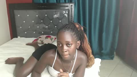 Snapshot of hornybella4 chatting on December 31, 2:19 am Bella online show from December 31, 2:19 am