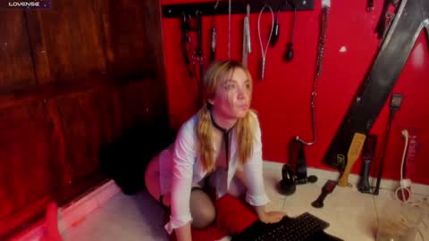 Snapshot of hornydahiana chatting on December 4, 6:33 am Mia Dahianaa 2 hornydahianax online show from December 4, 6:33 am