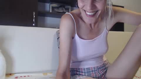 Snapshot of hornygirllx chatting on September 23, 6:06 pm AshlineKatte online show from September 23, 6:06 pm