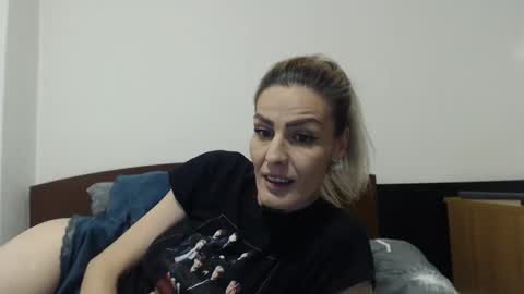 Snapshot of hornygirllx chatting on December 15, 6:15 pm AshlineKatte online show from December 15, 6:15 pm