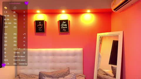 Snapshot of hornyhousekeeper_ chatting on January 15, 12:47 pm Valentina online show from January 15, 12:47 pm