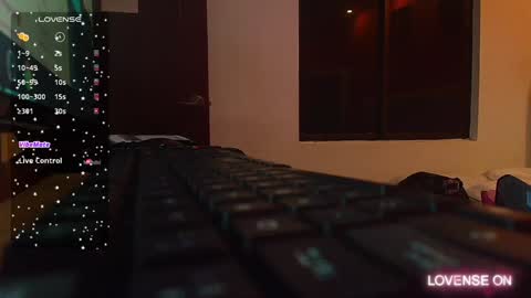 Snapshot of hornyhousekeeper_ chatting on December 3, 12:27 pm Valentina online show from December 3, 12:27 pm