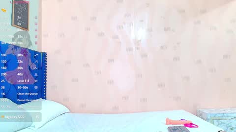 Snapshot of hornylatimommy chatting on February 12, 2:35 am Natasha online show from February 12, 2:35 am