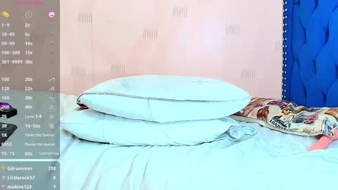 Snapshot of hornylatimommy chatting on February 25, 5:19 am Natasha online show from February 25, 5:19 am