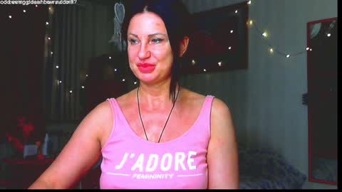 Snapshot of hornymommy69_ chatting on December 18, 8:14 pm Monica online show from December 18, 8:14 pm