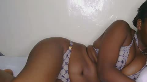 Its Cora online show from April 23, 8:00 pm