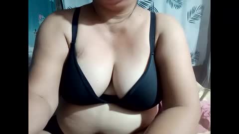 Snapshot of hot_boobs21 chatting on September 28, 4:08 am hot_boobs21 online show from September 28, 4:08 am
