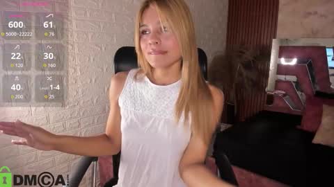 Snapshot of hot_cupid01 chatting on October 19, 11:34 am Valery online show from October 19, 11:34 am