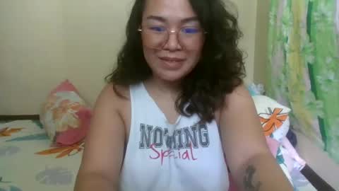 hot_emma1112 online show from June 12, 6:10 am