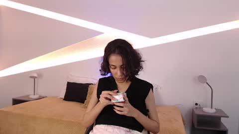 Snapshot of hot_little_bunny chatting on December 21, 9:15 pm Alana online show from December 21, 9:15 pm