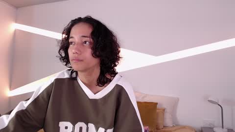 Snapshot of hot_little_bunny chatting on December 15, 9:20 pm Alana online show from December 15, 9:20 pm
