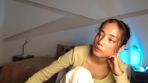 Snapshot of hot_little_bunny chatting on October 9, 10:25 pm Alana online show from October 9, 10:25 pm