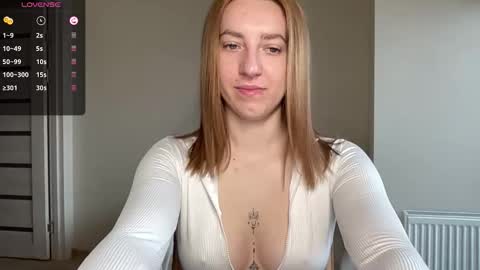 Snapshot of hot_lliinns chatting on October 23, 5:57 am Lina online show from October 23, 5:57 am