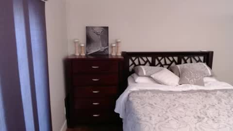 Snapshot of hot_milfy_mom chatting on October 10, 11:09 pm Rose Redwood online show from October 10, 11:09 pm