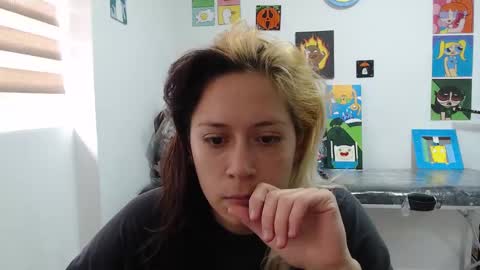 Snapshot of hot_mommymia chatting on September 18, 4:05 pm Mia online show from September 18, 4:05 pm