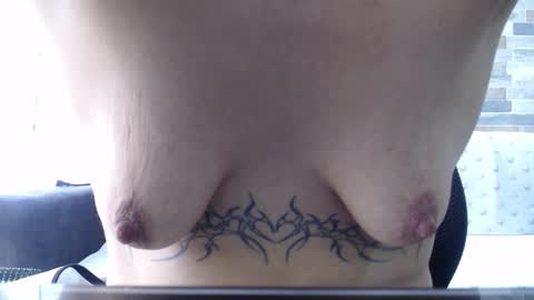 Snapshot of hot_mommymia chatting on September 28, 4:45 pm Mia online show from September 28, 4:45 pm