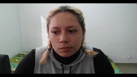 Snapshot of hot_mommymia chatting on February 7, 1:43 pm Mia online show from February 7, 1:43 pm