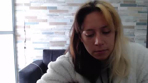 Snapshot of hot_mommymia chatting on October 4, 1:50 pm Mia online show from October 4, 1:50 pm