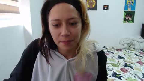 Snapshot of hot_mommymia chatting on October 10, 3:39 pm Mia online show from October 10, 3:39 pm