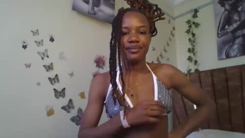 Snapshot of hot_petite100 chatting on October 15, 11:57 am hot petite100 online show from October 15, 11:57 am