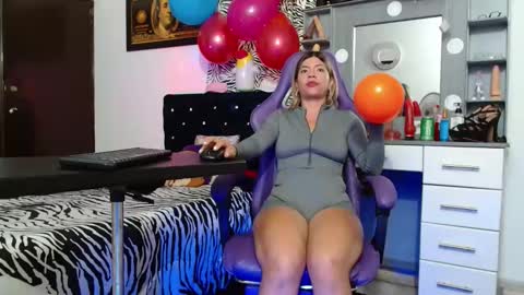 hot sexy bunny online show from April 25, 6:27 pm