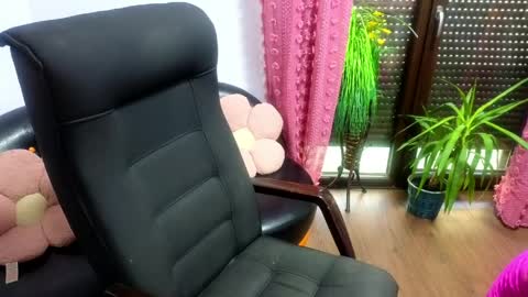 Lisa online show from April 12, 6:16 am