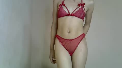 Snapshot of hotfabi01 chatting on October 20, 5:21 am hotfabi01 online show from October 20, 5:21 am