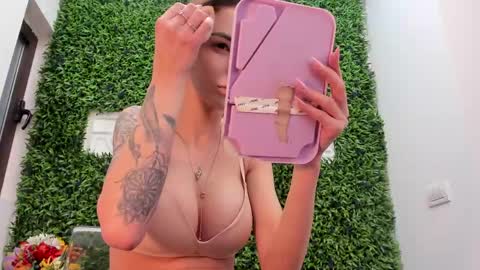 hotfallingdevil online show from April 22, 4:42 am