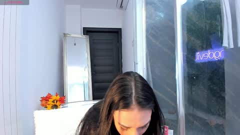 hotfallingdevil online show from October 10, 5:01 am