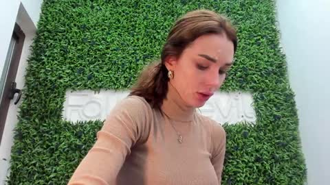 hotfallingdevil online show from April 4, 5:50 am