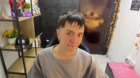 hannah online show from April 22, 2:52 am