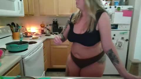 Hotkitty090 online show from May 24, 10:31 pm