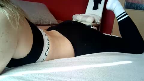 Makenzie online show from April 23, 8:11 am