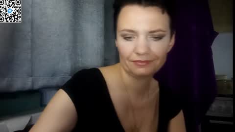 hotmamaqueen234 online show from July 7, 9:28 pm