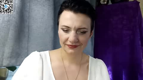 hotmamaqueen234 online show from April 19, 1:11 pm