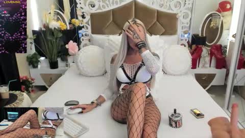 Snapshot of hotred69xxx chatting on September 19, 3:11 pm Delya- online show from September 19, 3:11 pm