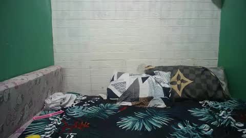 Snapshot of hotwetmommaxxx chatting on March 2, 2:04 pm hotwetmommaxxx online show from March 2, 2:04 pm