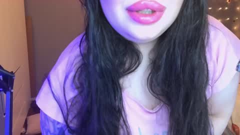 Snapshot of huggy_og chatting on December 8, 10:03 pm Maddison online show from December 8, 10:03 pm