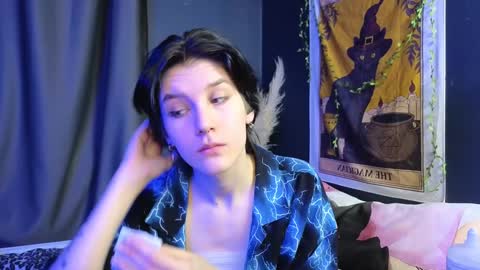 Hyeon Jin online show from February 6, 8:45 pm