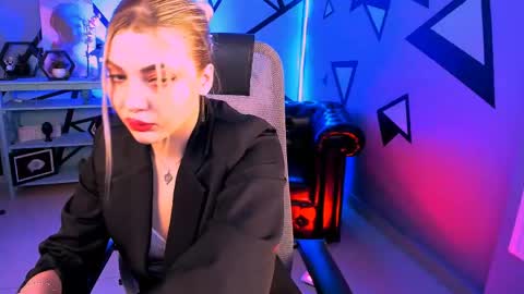 hyileyclark online show from April 23, 1:24 pm